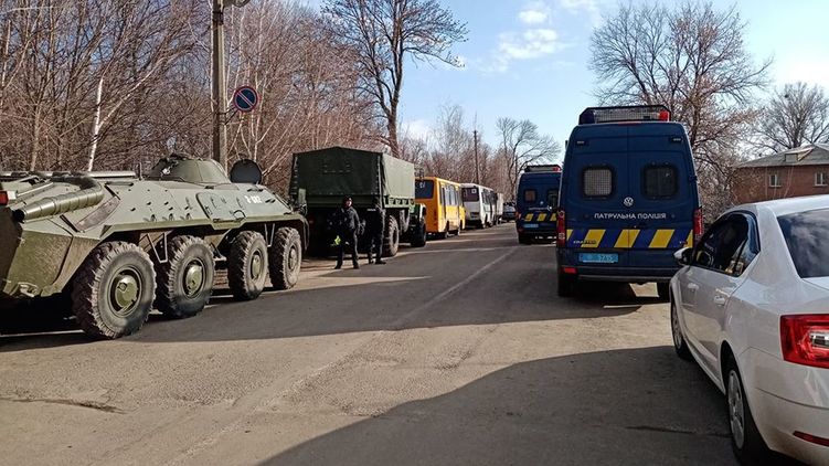 Техника силовиков в Новых Санжарах. Фото: Facebook