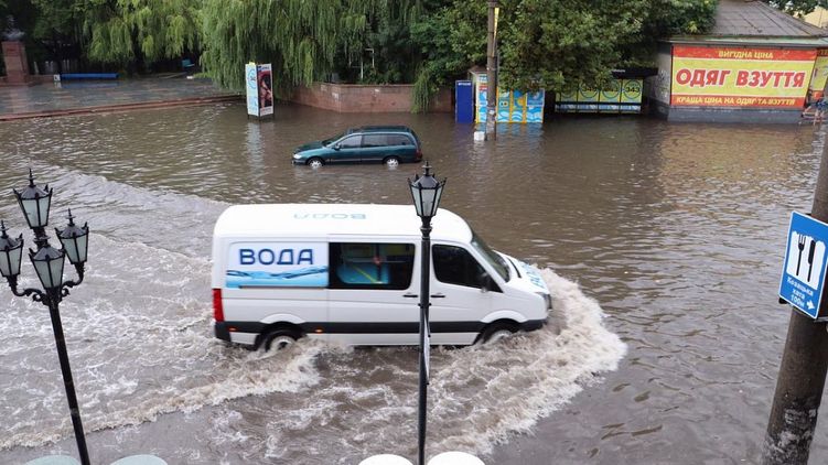 Бердянск и окрестности затопило после летнего ливня. Фото: Суббота ua