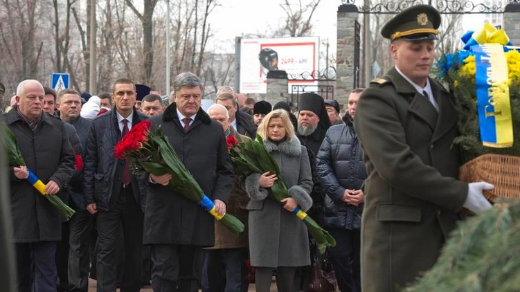 Заявление первого вице-спикера Ирины Геращенко (вторая справа) могут говорить о новых тенденциях в политике Петра Порошенко, фото: rada.gov.ua