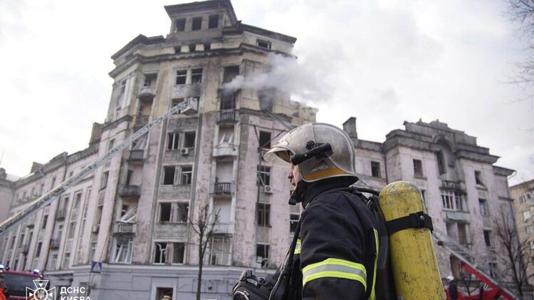 Последствия ракетного удара по Киеву