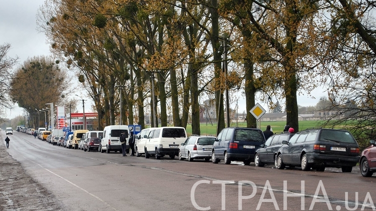 Обычная картина на западной границе Украины, Страна