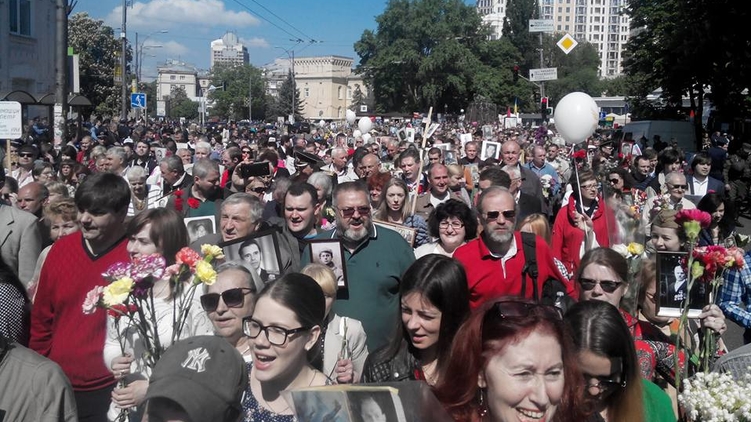 Бессмертный полк в Киеве. 9 мая 2016 года, dumskaya