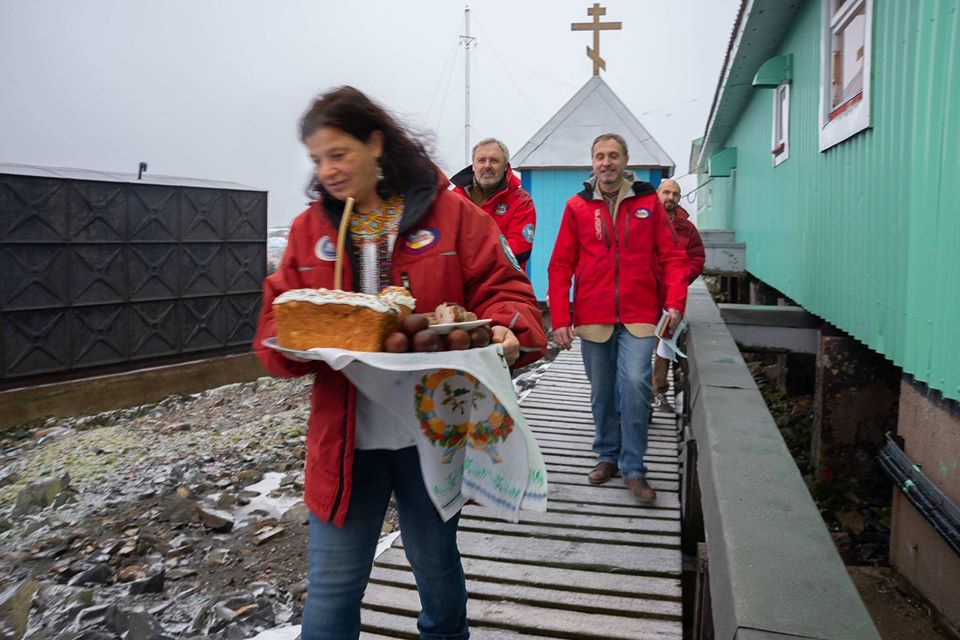 Пасха на станции Академик Вернадский