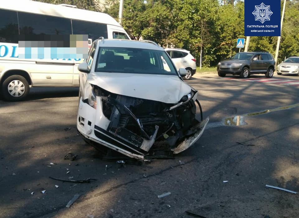 Под Киевом произошло ДТП с участием машины скорой помощи. Есть пострадавшие. Фото: Патрульная полиция Киевской области