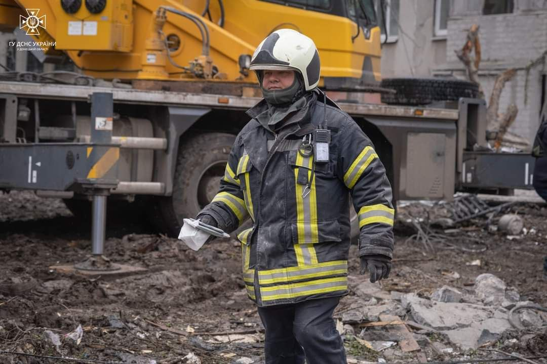 У Слов'янську Донецької області продовжуються розбори завалів житлового будинку