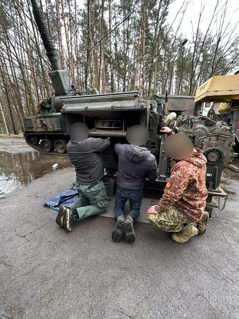 Фото польских техников в Украине. Источник - Х