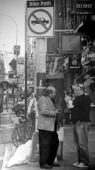 Пол любит изображать людей в естественной среде
Фото: © Paul Cadden